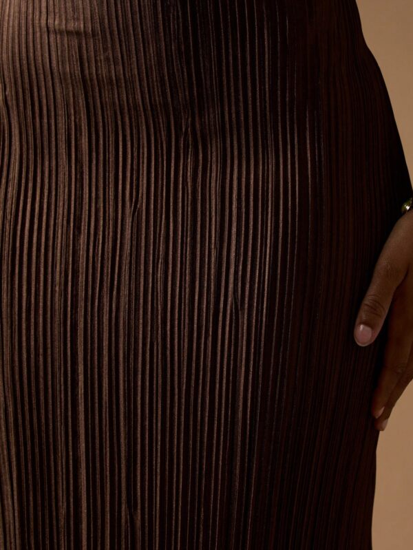 Elegant Pleated Maxi Dress