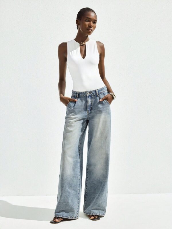 Round Neck Front Buckle Decor Hollow Out Sleeveless Bodysuit