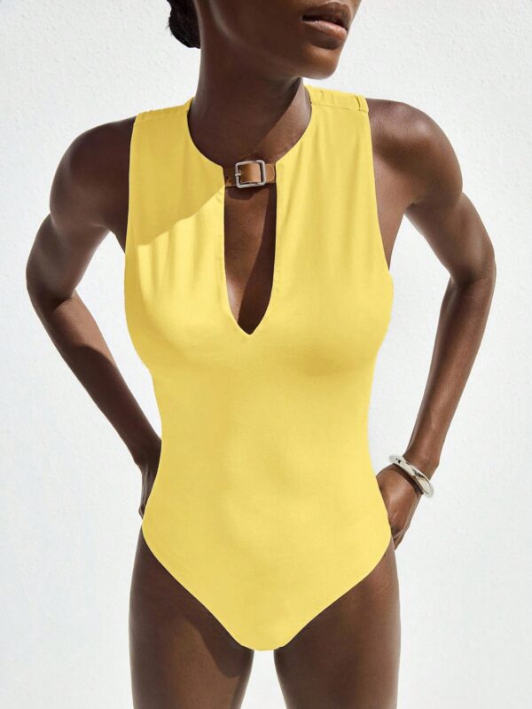 Round Neck Front Buckle Decor Hollow Out Sleeveless Bodysuit