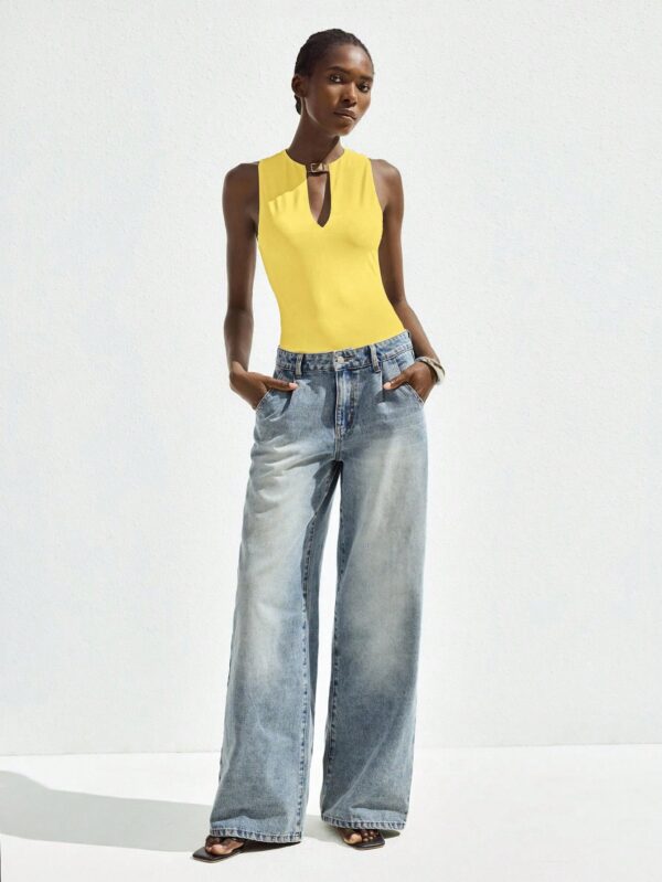 Round Neck Front Buckle Decor Hollow Out Sleeveless Bodysuit
