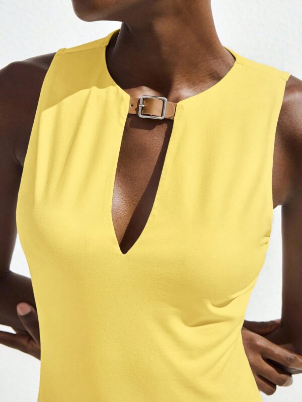 Round Neck Front Buckle Decor Hollow Out Sleeveless Bodysuit