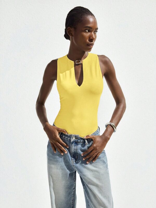 Round Neck Front Buckle Decor Hollow Out Sleeveless Bodysuit